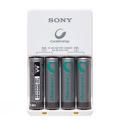 Зарядное устройство Sony BCG-34HH4EN +4 HR6 2500 mAh (повр. уп.) (white)