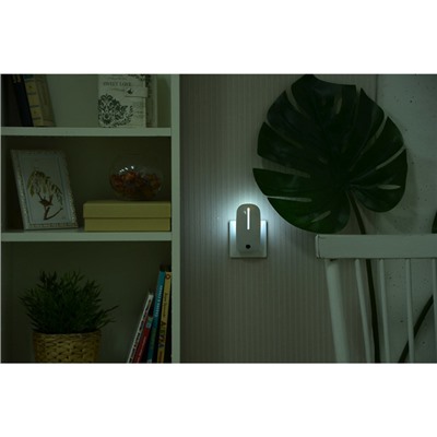 Ночник в розетку с Датчиком света 8 LED, подсветка стены, пластик/металл