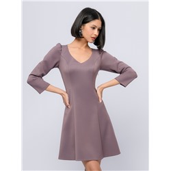 Платье цвета мокко длины мини с рукавами 3/4 и v-образным вырезом