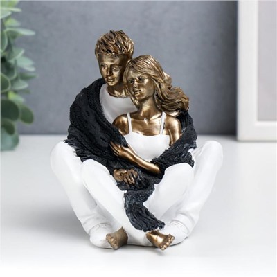 Фигурка полистоун «Влюблённые в белой одежде, нежность и объятия», 12×10.5×12 см