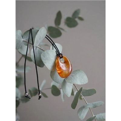 Кулон на шнурке