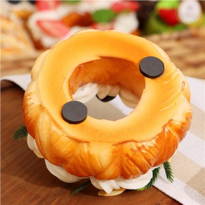 Муляж с магнитом «Пирожное Эклат» с черникой, 10×10×4 см