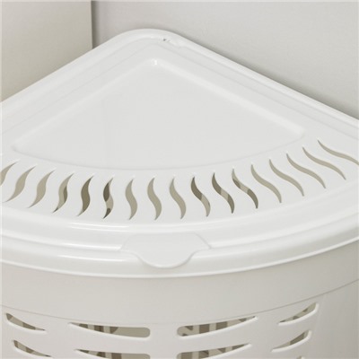УЦЕНКА Корзина для белья с крышкой 45 л 38×38×56 см угловая, цвет белый