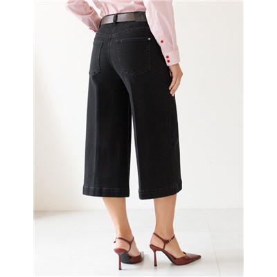 Джинсовые шорты бермуды со стрелками их эластичного денима