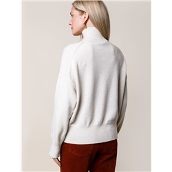 Свободный свитер с высоким воротом из мягкой пряжи с кашемиром