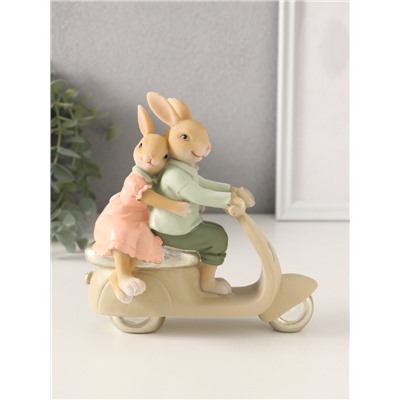 Фигурка полистоун «Кролики: катание на мопеде», 14×7×15 см