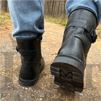 Мужские сапоги короткие, черная кожа, подошва лепесток