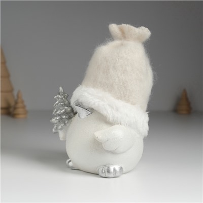 Фигурка полистоун «Воробушек в шапке с серебристой ёлкой», 10×8.5×13 см