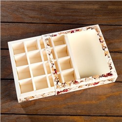 Коробка под 16 конфет новогодняя «Ёлочные игрушки» 17.5×17.5×3.5 см