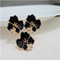 Комплект ювелирной бижутерии коллекция "Дубай" в форме крупного цветка серьги и кольцо 17 р покрытие позолота, вставка: матовая эмаль, цвет: черный, арт.313.247-17