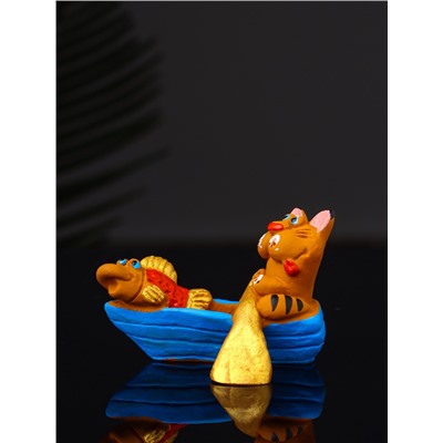 Фигурка полистоун «Кот в лодке с рыбкой», 4.2×5.8×5.4 см