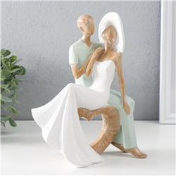 Фигурка полистоун «Ретро. Влюблённые сидят на сердце», бело-зелёный, 18×11×23.5 см