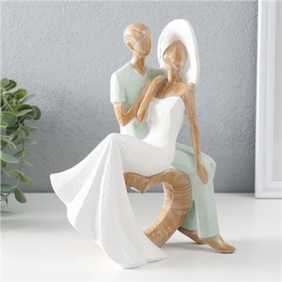 Фигурка полистоун «Ретро. Влюблённые сидят на сердце», бело-зелёный, 18×11×23.5 см