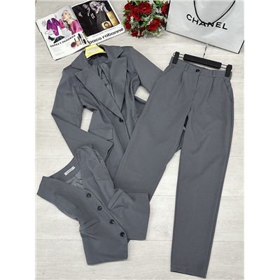 Костюм тройка