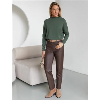 Брюки mom fit из эластичного хлопка с покрытием под кожу