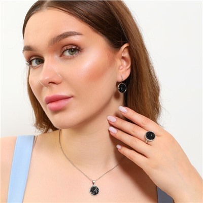 Комплект ювелирной бижутерии коллекция серьги, кулон и кольцо 19 р, покрытие: посеребрение, вставка: кристаллы, цвет: черный, арт.213.799-19