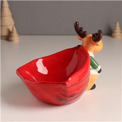Фигурка-подставка для мелочей керамика «Лось в зелёной шубе с большим красным мешком», 12.5×19.1×13.1 см