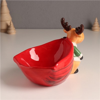 Фигурка-подставка для мелочей керамика «Лось в зелёной шубе с большим красным мешком», 12.5×19.1×13.1 см