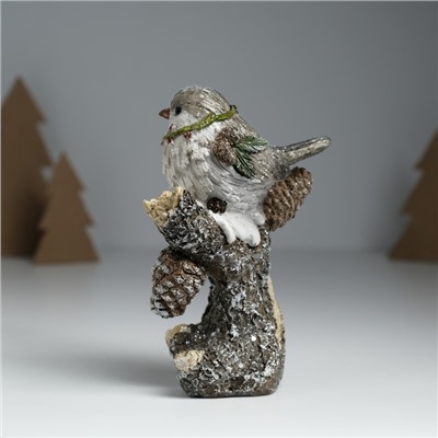 Фигурка полистоун «Воробышек в венке с ягодками и шишками на дереве», 10.5×7×13.5 см