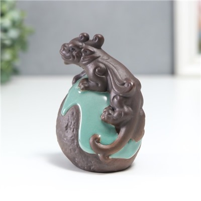Фигурка керамика «Дракон на жемчужине», голубая глазурь, 8.5×6.3 см