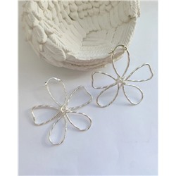 Стильные серьги