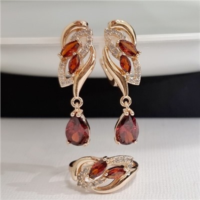 Комплект ювелирной бижутерии коллекция "Дубай" серьги и кольцо 17 р, покрытие позолота, вставка: фианиты и цирконы, цвет: красный и прозрачный, арт.215.738-17