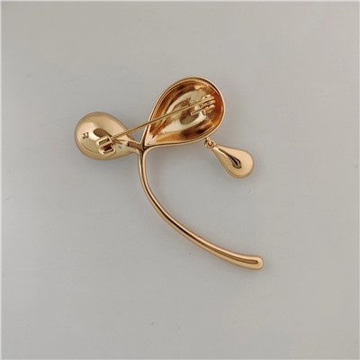 Брошь с кристаллами Swarovski