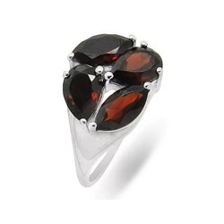 Кольцо из серебра гранат, Лада