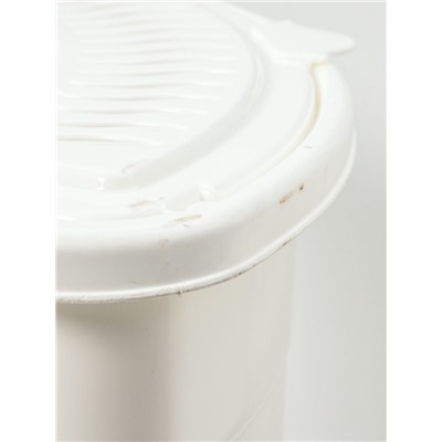 УЦЕНКА Корзина для белья с крышкой 45 л 38×38×56 см угловая, цвет белый