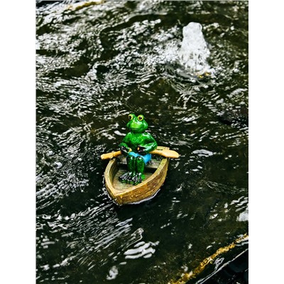 Садовая фигура из полистоуна «Лягушка в лодке», 14×13×9.5 см, водоплавающая