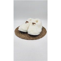 Чуни полушерстяные на мягкой подошве.