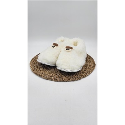 Чуни полушерстяные на мягкой подошве.