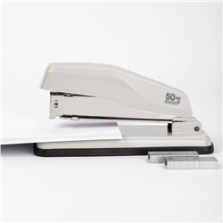 Степлер Deli 24/6, 26/6, 24/8 на 50 листов, поворотный корпус, белый