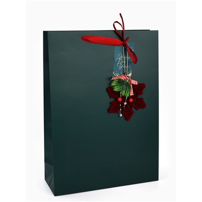 Пакет подарочный «С Новым годом», с ёлочной игрушкой и шильдиком, 31×40×11 см