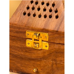 Подставка под благовония в форме пирамиды «Джали», 9×9×15.5 см, дерево шишам