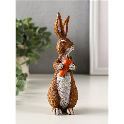 Фигурка полистоун «Кролик с морковью», 4.7×5×15 см