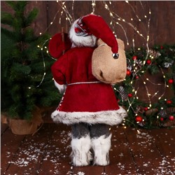 Дед Мороз под ёлку «Зимнее волшебство. С охапкой подарков и в меховых сапожках», 50 см, красный