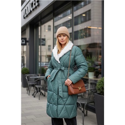 Стеганое пальто с меховой отделкой арт. 2818