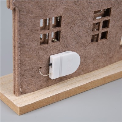 Фигура деревянная «Изба с оленями», 20×6×25 см, 5 LED, батарейки CR2032×1 (в комплекте), свечение теплое белое