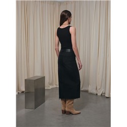 Актуальная коллекция CONTE CON-815 Чёрная джинсовая юбка-midi с вытачками и разрезом