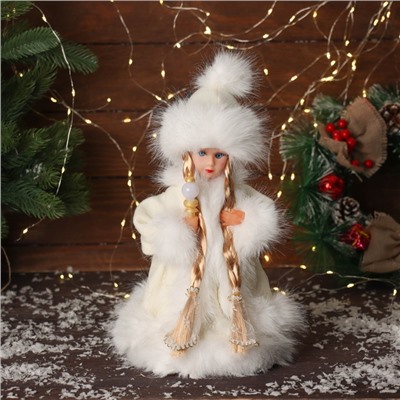 Снегурочка под ёлку «Зимнее волшебство. В пушистой шубке, с фонариком» двигается, с подсветкой, 30 см, молочный