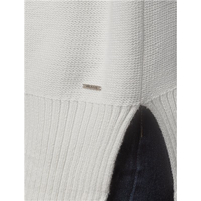 Свитер фактурной вязки с узором косы