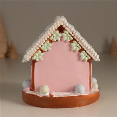 Фигурка светящаяся «Пряничный домик с зеленью», зефирный, 12.5×12.5×12.5 см