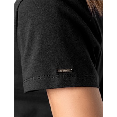 Футболка из премиального хлопка с V-образным вырезом