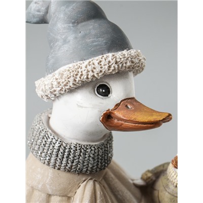 УЦЕНКА Сувенир полистоун "Гусь на лыжах, с гусёнком на спине" серо-бежевый 9,5х13,5х23,5 см 103259