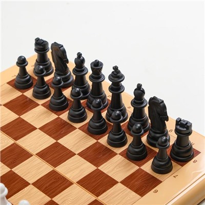 Шахматы настольные, 32×32 см, доска и фигуры пластик, h-от 4 до 7 см, d=2.6 см