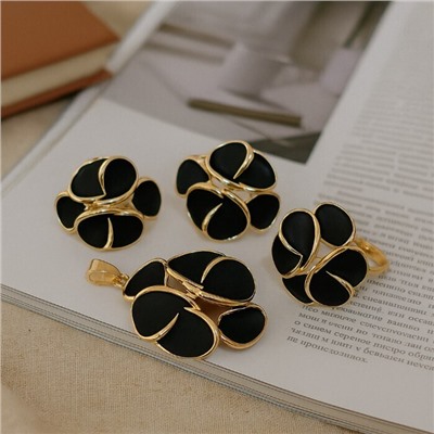 Комплект ювелирной бижутерии коллекция "Дубай" серьги, кулон и кольцо 20 р, покрытие позолота, вставка: эмаль, цвет: черный матовый, арт.313.345-20