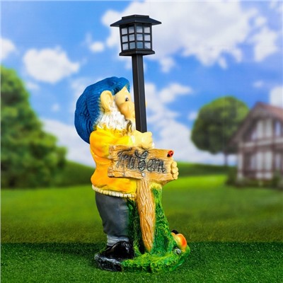 Садовая фигура - фонарь из полистоуна «Гном с табличкой», 30×27×44 см