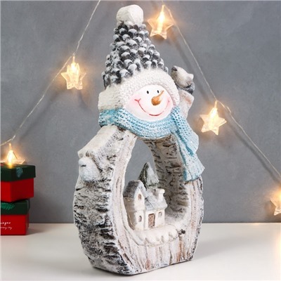 УЦЕНКА Сувенир керамика свет «Снеговик с птицей и зимним домиком, срез дерева» 41×25×9 см