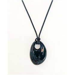 Кулон на шнурке